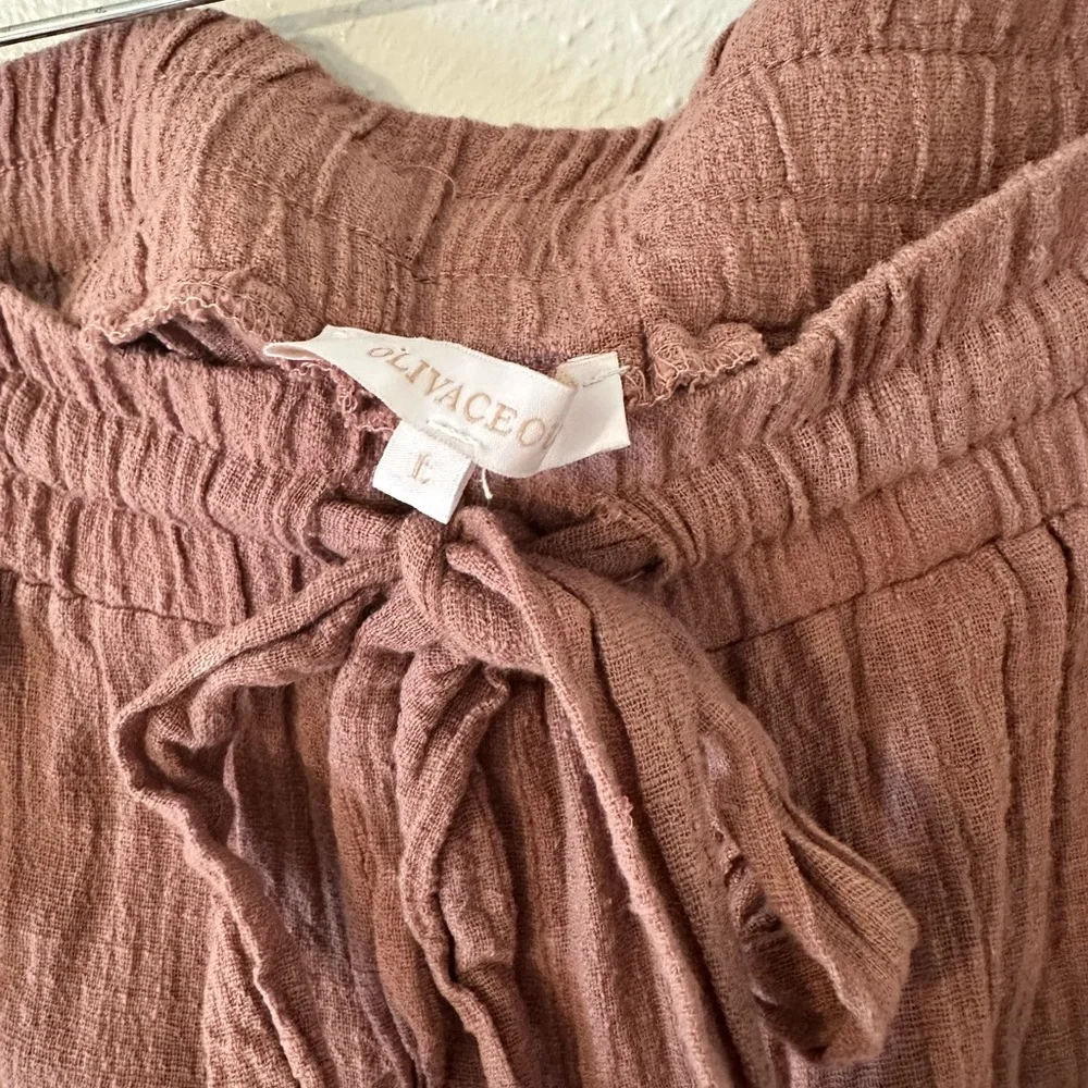 Darling blush pink two piece set 
Olivaceous
Size large​​ - Picture 9 of 10